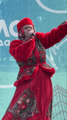 Russian Cultural Performance Draws Families, Dogs to Park