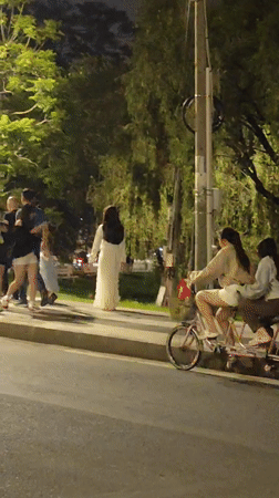 Evening street life captured across Da Lat, Vietnam