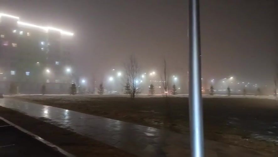 Dense fog blankets Nizhnevartovsk streets on April evening