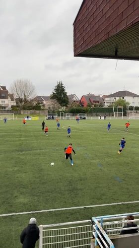Youth soccer match documented on artificial turf in Bischheim