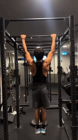 Man performs pull-ups at Bondi Beach area gym