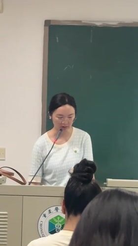 Educational activities documented across Yuzhong District classrooms