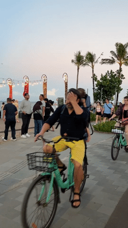 Everyday moments captured along Denpasar's busy seaside promenade
