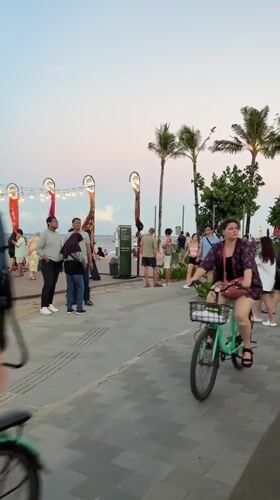 Everyday moments captured along Denpasar's busy seaside promenade