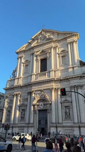 Crowds gather at ornate building in Rome