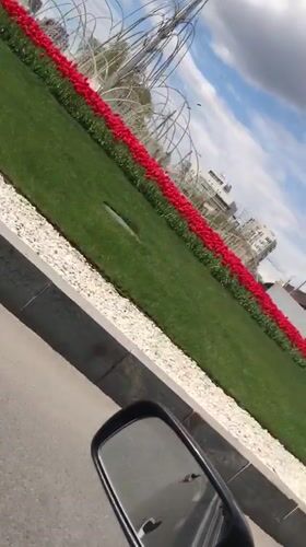 Driver films landscaped median strip in Kharkiv, Ukraine