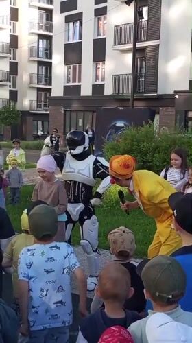 Costumed performers entertain children at Pervomaysky residential courtyard event