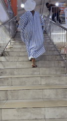 Shoppers spotted in commercial building in Ado, Nigeria