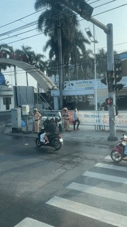Evening street activity documented near Ho Chi Minh City hospital