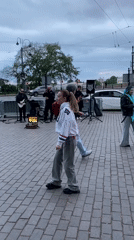 Street performers, blooming lilacs draw crowds in central Saint Petersburg