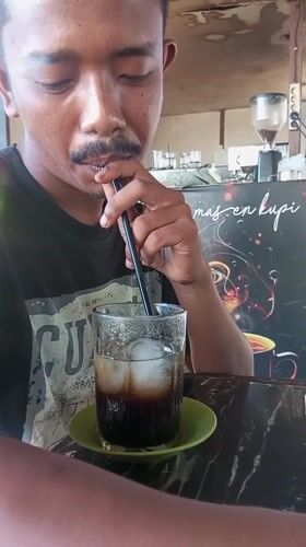 Everyday moments captured across Lhokseumawe during early morning hours