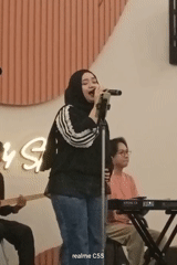 Live band performs at Lhokseumawe restaurant during afternoon show