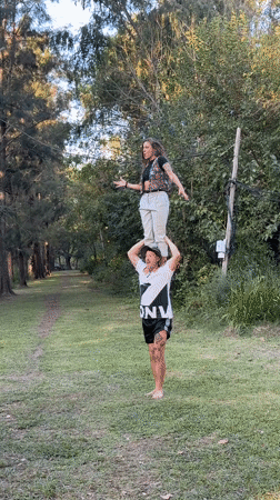 Couple performs shoulder balancing act in Argentine park