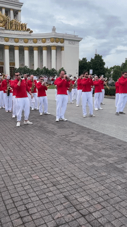 Marching band performs in Moscow public square