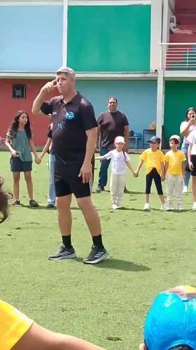 Kids' community event on a Caracas turf field with clowns and coaching