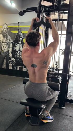 Man performs lat pulldowns at Tsarevo gym