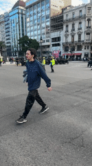 Man with pink bag crosses Buenos Aires intersection