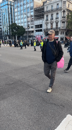 Man with pink bag crosses Buenos Aires intersection