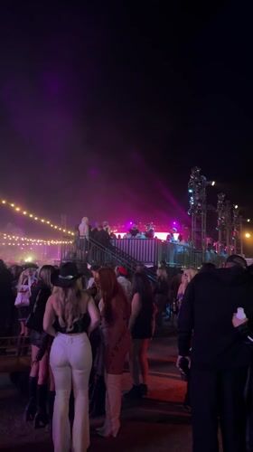 Outdoor concert draws crowds in Thermal, California