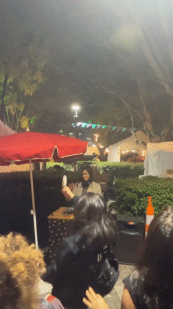 Night market event with DJ draws crowds in Buenos Aires