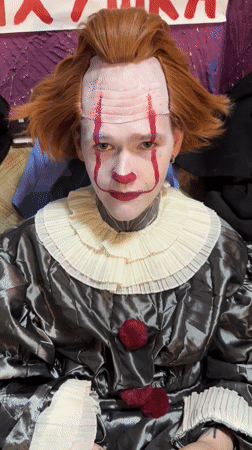 Pennywise cosplayer photographed with psychiatric hospital poster in Saratov