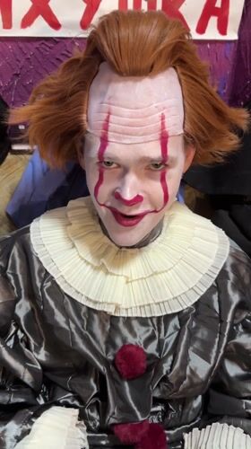 Pennywise cosplayer photographed with psychiatric hospital poster in Saratov