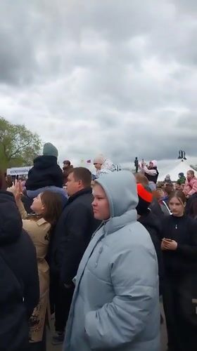 Crowd gathers for sponsored festival featuring straw doll in Orenburg
