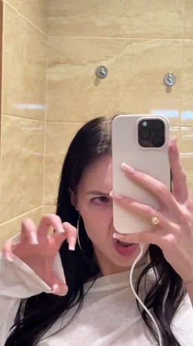 Evening at home in Khimki: mirror selfies and downtime