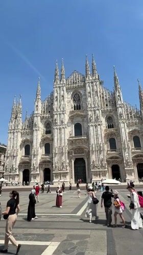 Sunny afternoon around the Duomo and Galleria in Milan
