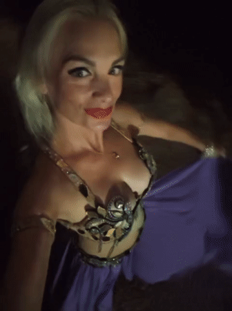 Resort evening in Kuşadası: belly dancing and poolside play