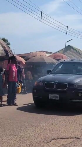 Daily street life and market activity documented in Narayi