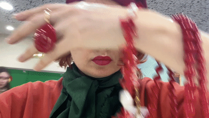 Woman in red beret spotted in Yekaterinburg
