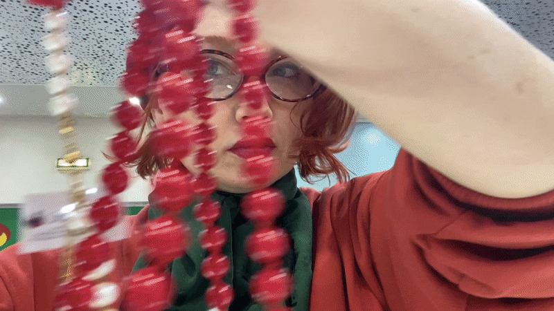 Woman in red beret spotted in Yekaterinburg