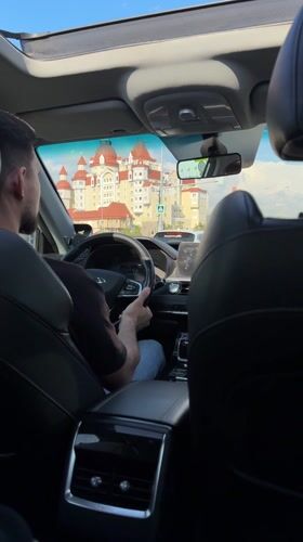 Driver captured on video in Sirius, Russia