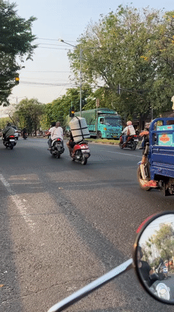 Morning traffic moves through Boro and Kludan streets