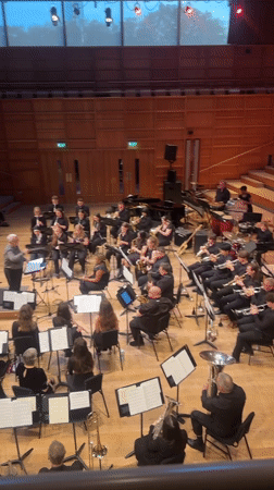 Wind band performs evening concert in Canterbury hall