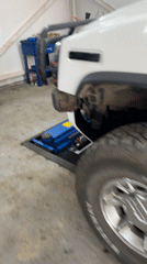 Auto shop activity captured in Blagoveshchensk garage