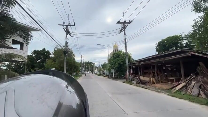 Motorcycle rider films road journey in Thailand
