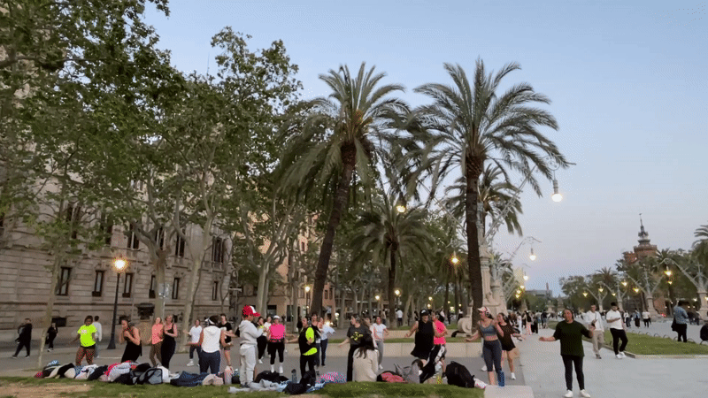 Silent disco dance class draws crowd near Barcelona's Arc de Triomf