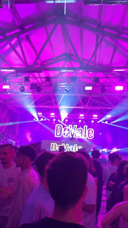 DJ performs at late-night DeVale event in Bragança