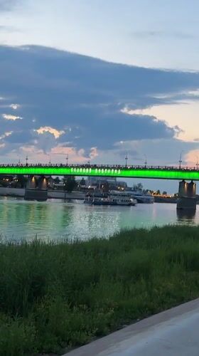 Evening waterfront festival draws crowds to Veliky Novgorod riverbank