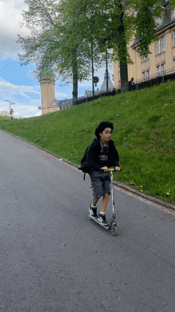 Skateboard nearly hits pedestrian near Luxembourg palace