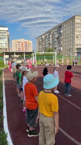 Early morning life in Novoaltaysk: school activities and daily moments