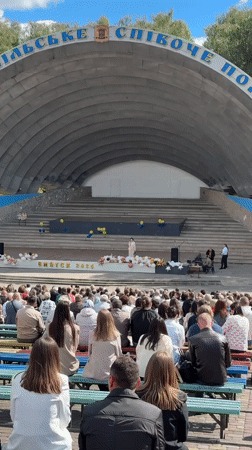 Morning performance event draws crowds to Ternopil amphitheater