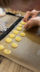 Krasnoyarsk resident documents Sunday morning baking session and home life