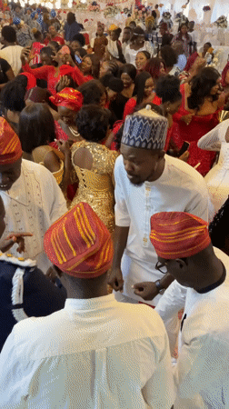 Man performs underwear dance at Nigerian wedding reception