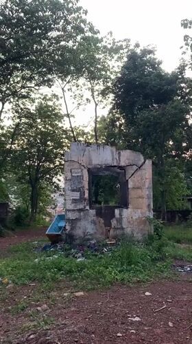 Birds observed flying over crumbling structure in Abakaliki, Nigeria