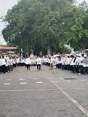 Morning gathering in Surakarta public square draws crowds
