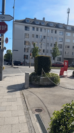 Fire truck responds to emergency call in Munich intersection