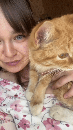 Woman documents morning with cat in Votkinsk Russia